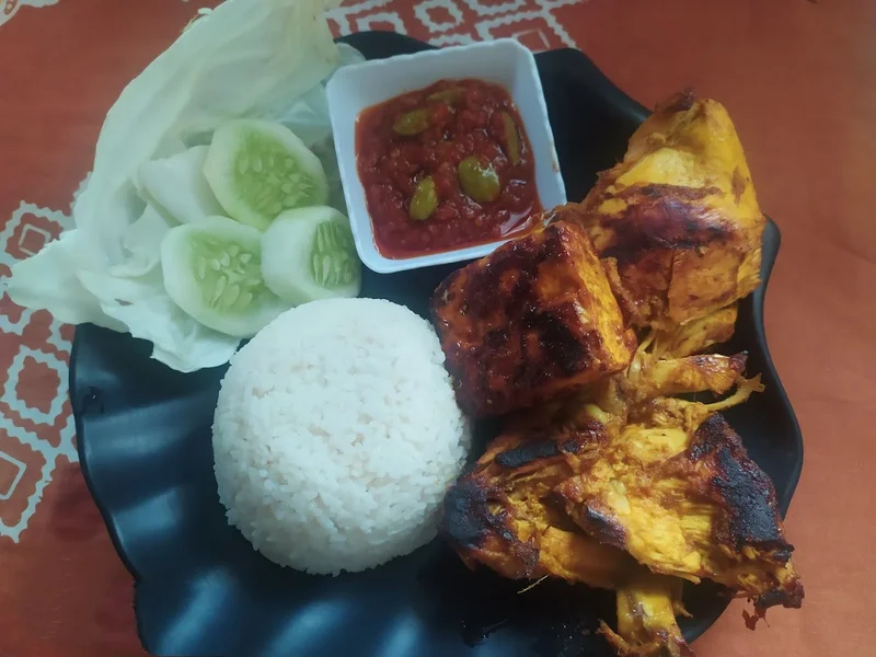 Ayam goreng sambal petai mapeng(mama pepeng)