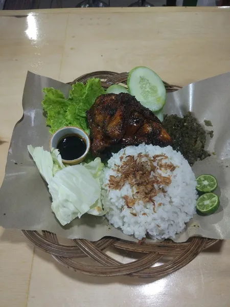 Ayam Bakar & Goreng Sambal Hijau Mas Adi