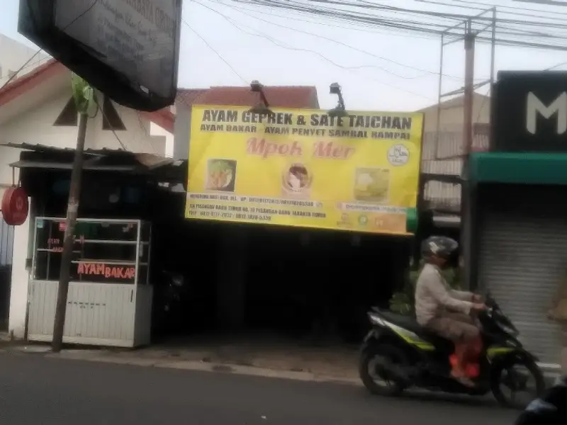 Ayam geprek & sate taichan mpok mer