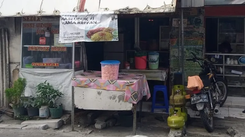 Warung Nasi Uduk Mama Reffan, Ujung menteng