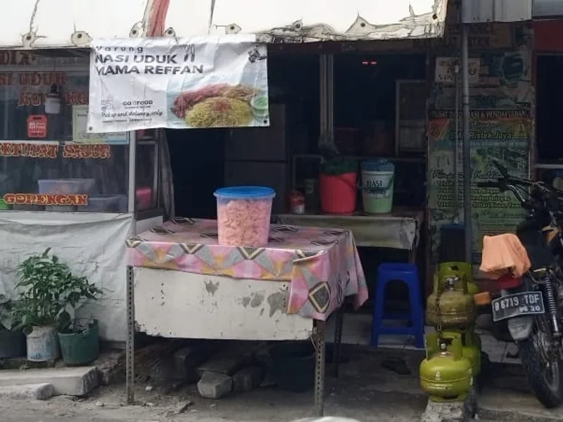 Warung Nasi Uduk Mama Reffan, Ujung menteng