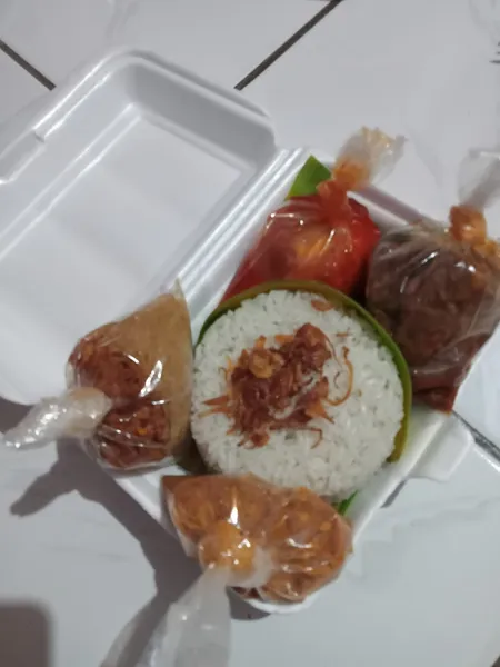 Nasi Uduk Mpo Roh Rusunawa ujung menteng BKT