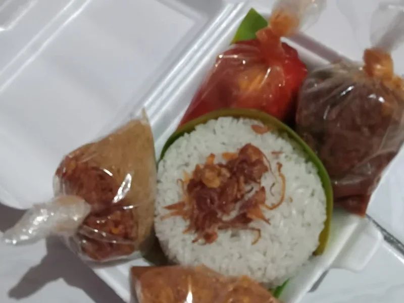 Nasi Uduk Mpo Roh Rusunawa ujung menteng BKT