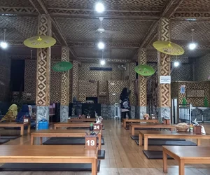 tempat makan ayam goreng di Ceger Jakarta Timur