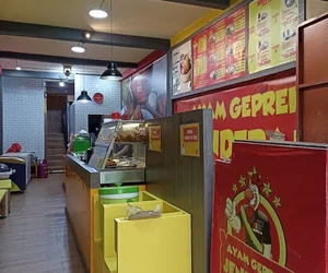 tempat makan ayam goreng di Utan Kayu Utara Jakarta Timur