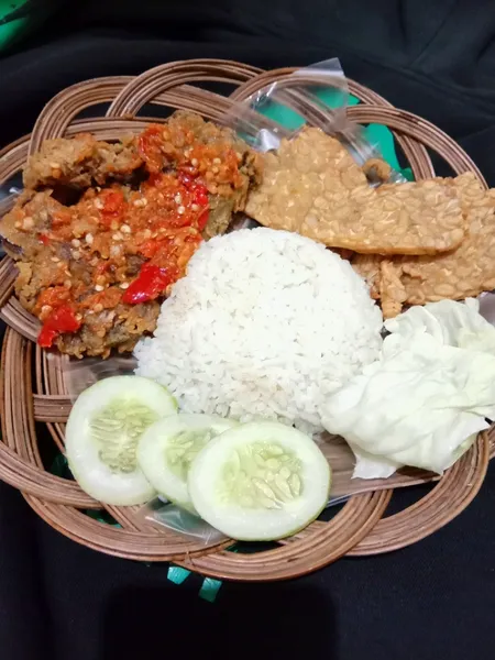 Ayam Penyet Cabe Ijo WOW / Ayam Geprek WOW