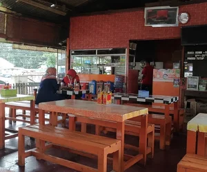 tempat makan ayam bakar di Utan Kayu Utara Jakarta Timur