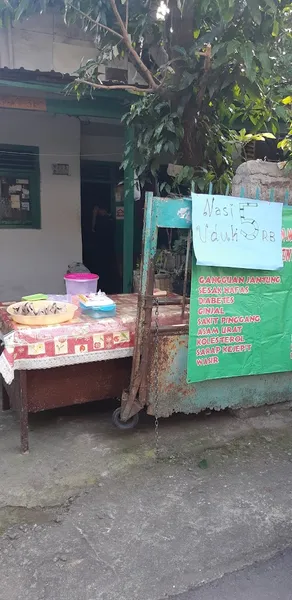 Nasi Uduk dan Ayam Bakar Uni Uya