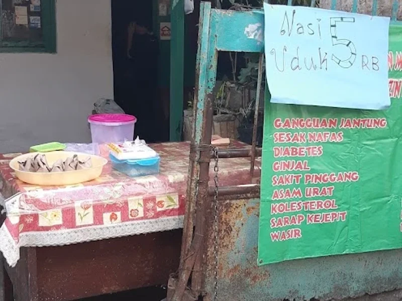 Nasi Uduk dan Ayam Bakar Uni Uya
