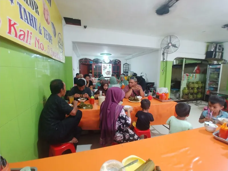 Bakso, Mie Ayam, Dan Tahu Campur Pak Dono