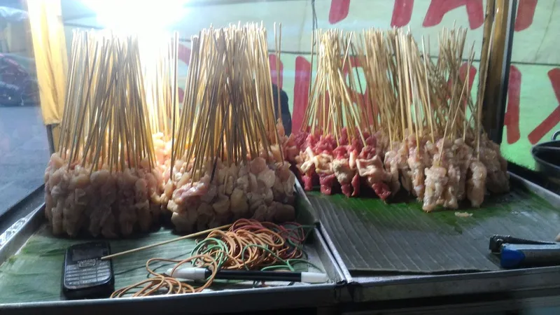 SATE AYAM DAN SATE KAMBING H. SUMO