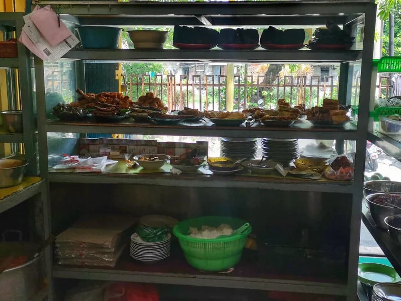 Warung Kuning - Kalibokor