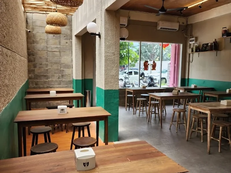 RUI Noodle Bar , Bakmi Ayam Pangsit & Dim Sum