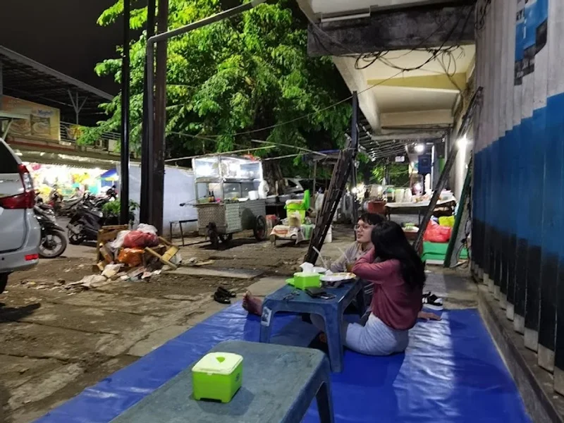 Lesehan Bu Munir - Sop Ceker TP4 Pucang