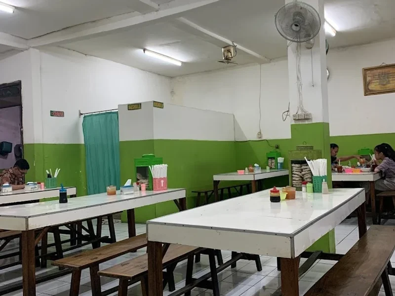 Sop Ayam Pak Min Klaten