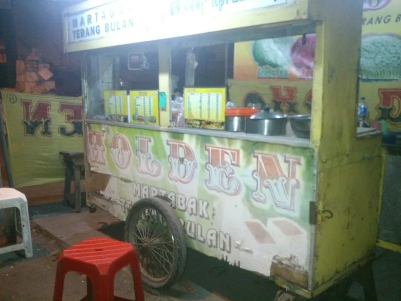 Holden Martabak dan Terang Bulan