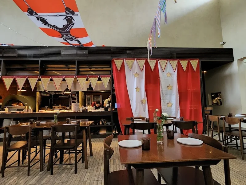 Locaāhands - Dining Club