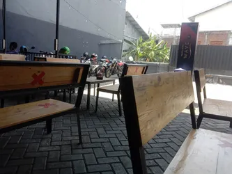 Daftar 22 kafe di Gading Surabaya