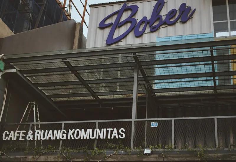 BOBER cafe & ruang komunitas