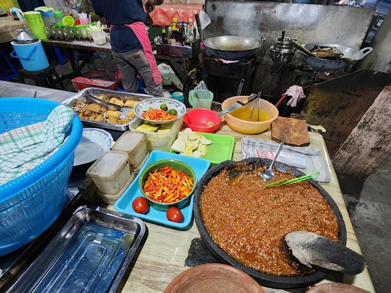 WARUNG KARUNIA "PAK MAN"