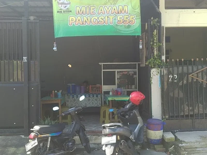 pangsit mie ayam dan pangsit kuah 555