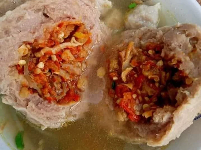 "BAKSO MERCON ASELOLE"