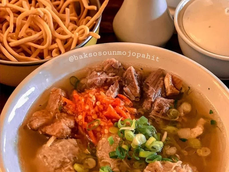 Bakso So'un dan Mie Ayam Mojopahit