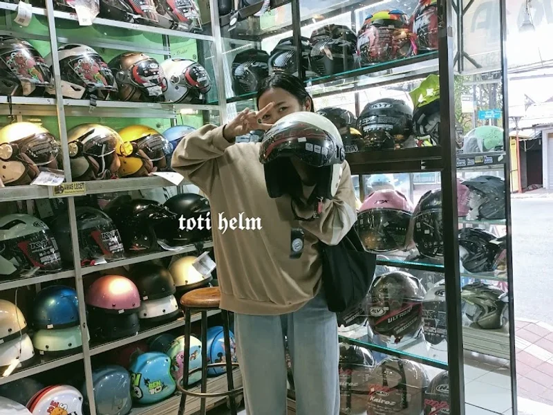Toti Helm