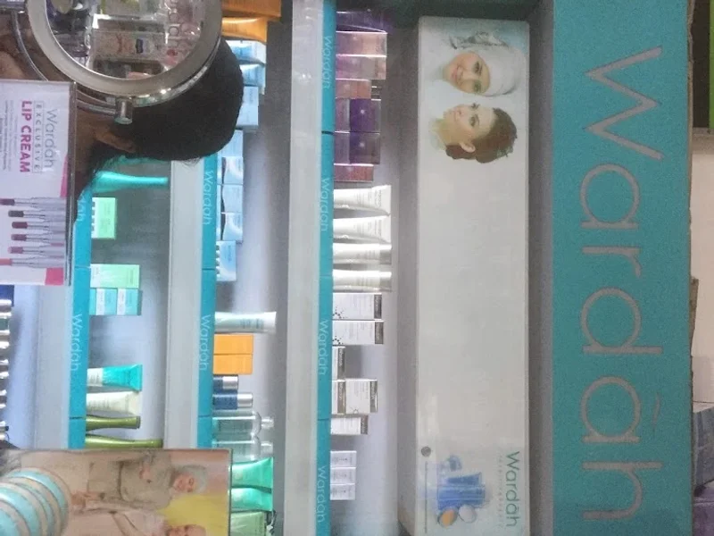 Christine Cosmetic 3