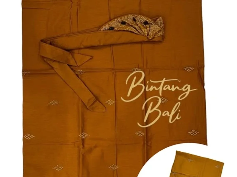 Bintang Bali Busana Adat