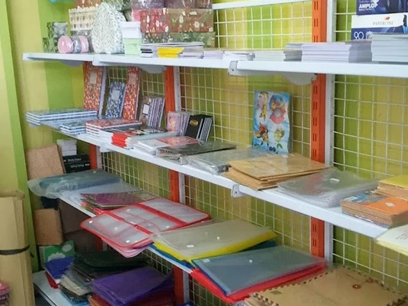 A&A,alat tulis dan aksesoris.