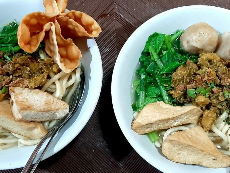 Gerai bakso dan mie ayam batuyang