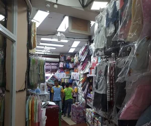 toko baju di Bali Mester Jakarta Timur