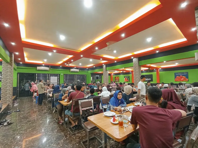 AYAM BAKAR WONG SOLO RUNGKUT MADYA