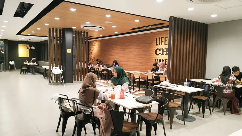 Richeese Factory - Manyar Kertoarjo