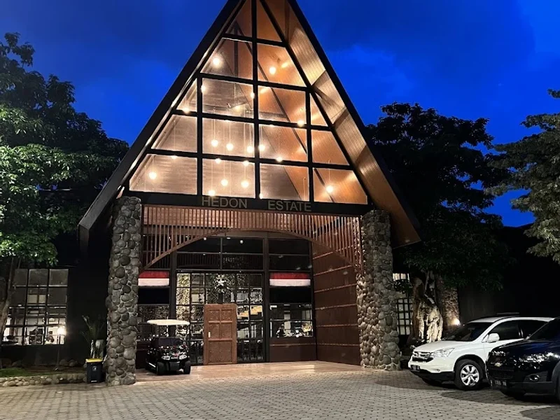 Hedon Estate | Kitchen & Lounge