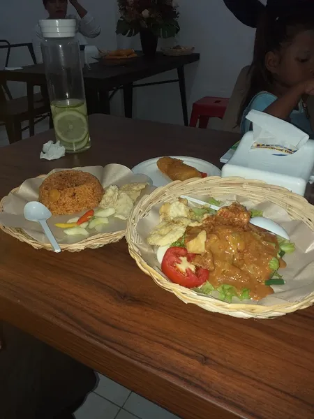 Resto di Lidah Kulon - Dapur Mama