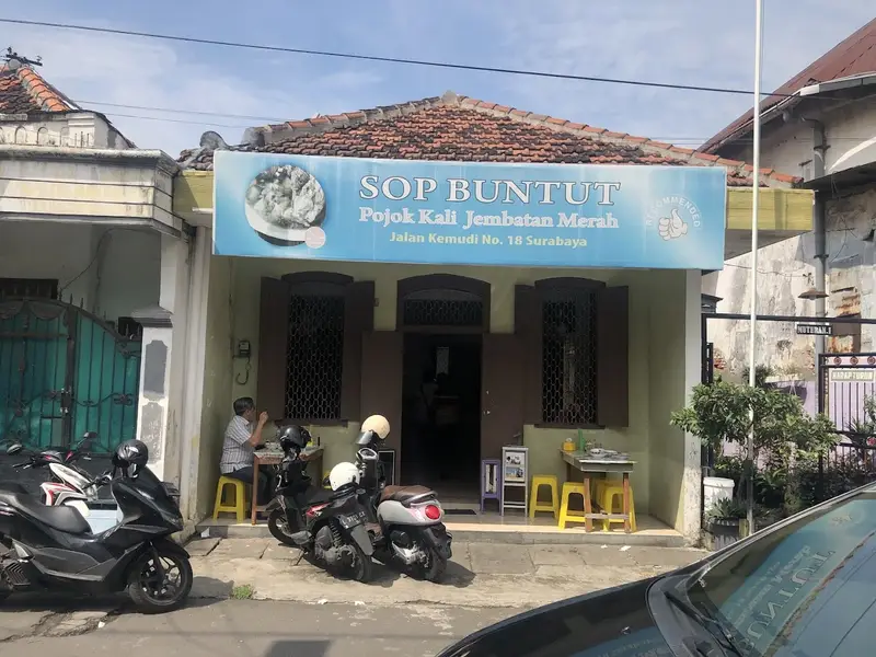 Sop Buntut Pojok Kali Jembatan Merah/Mak Tun