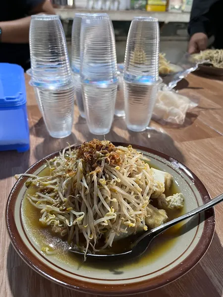 Pak Rebi Lontong Balap