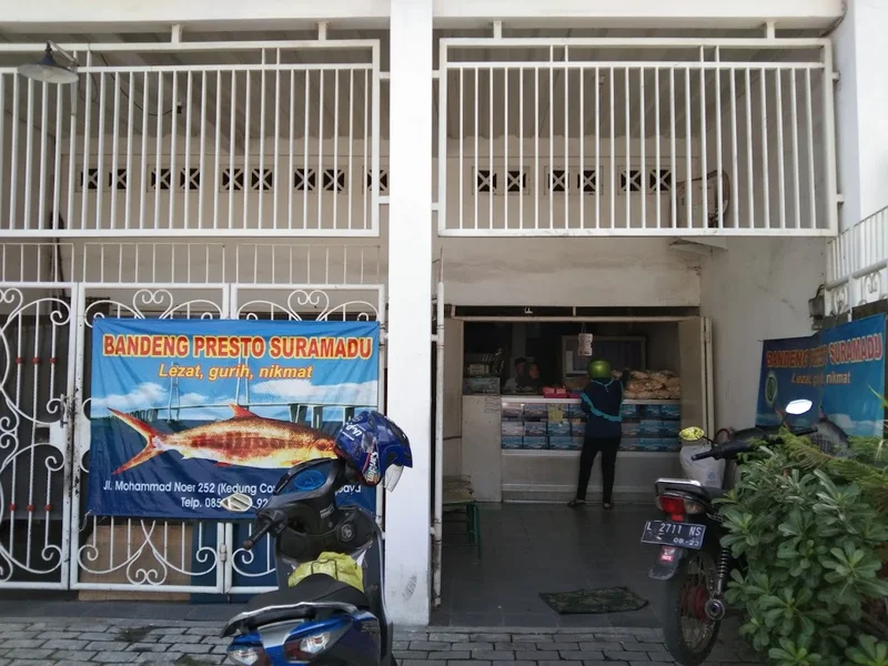 Toko "Bandeng Presto Suramadu" Oleh-Oleh Khas Surabaya