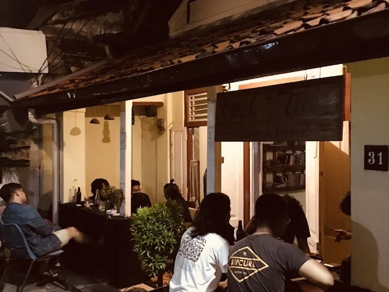 Omah Tua Coffee & Library