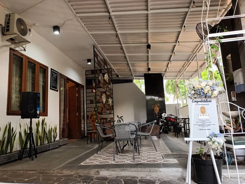 Eknor Coffee & Eatery