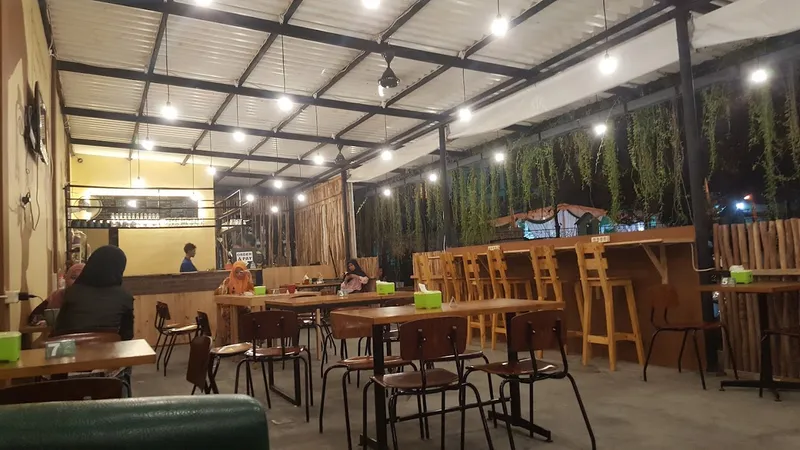 ASIX Café - Gayungsari Timur