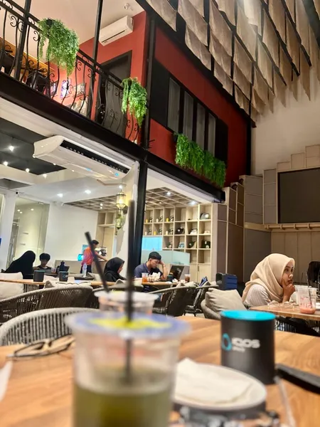 OL and NU cafe eatery
