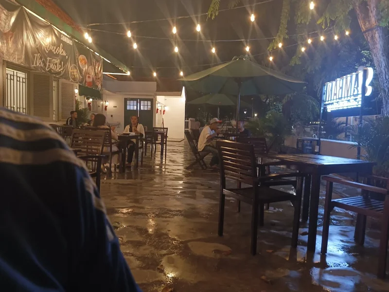 Sambang Cafe & Eatery