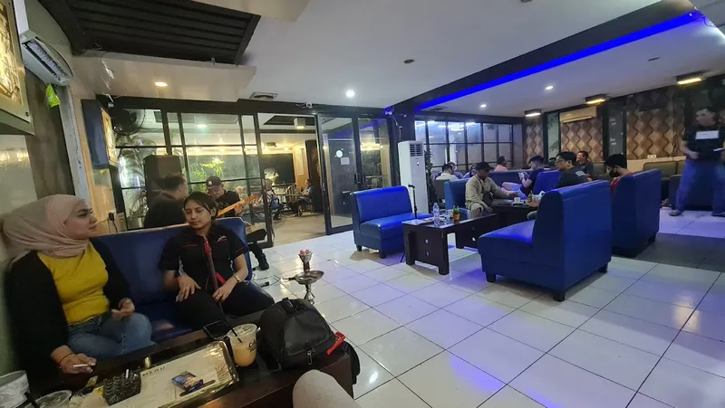 Praktek Dokter Pucang dan C&R Coffee&Roti