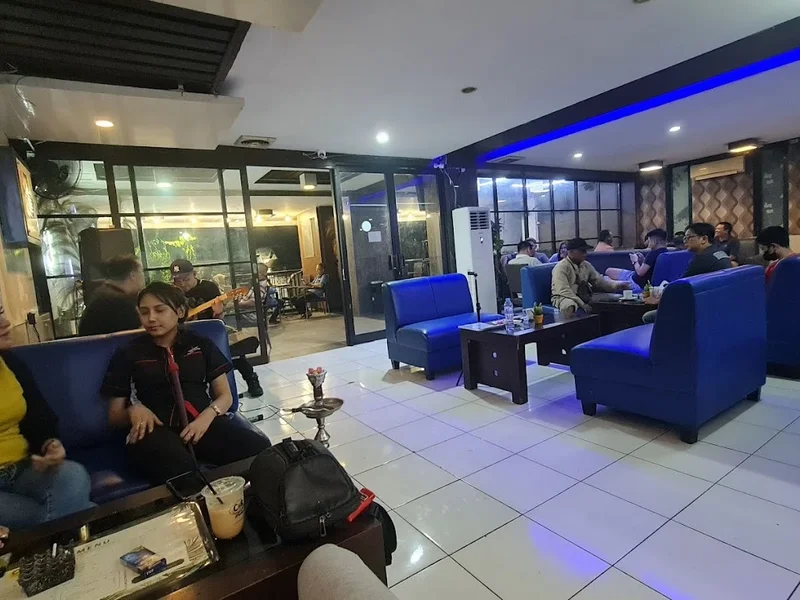 Praktek Dokter Pucang dan C&R Coffee&Roti
