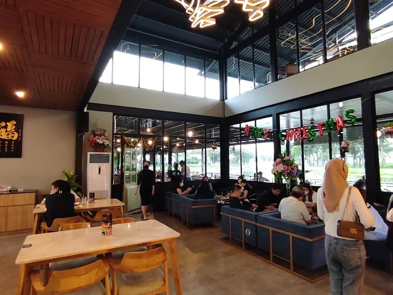 JJ LAKE CAFE & EATERY