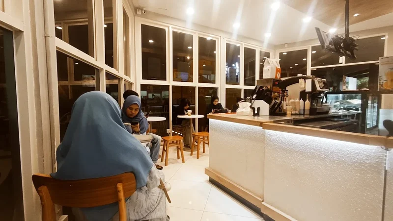 TOMORO COFFEE - UNESA Lidah Wetan