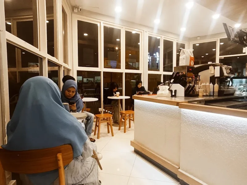 TOMORO COFFEE - UNESA Lidah Wetan